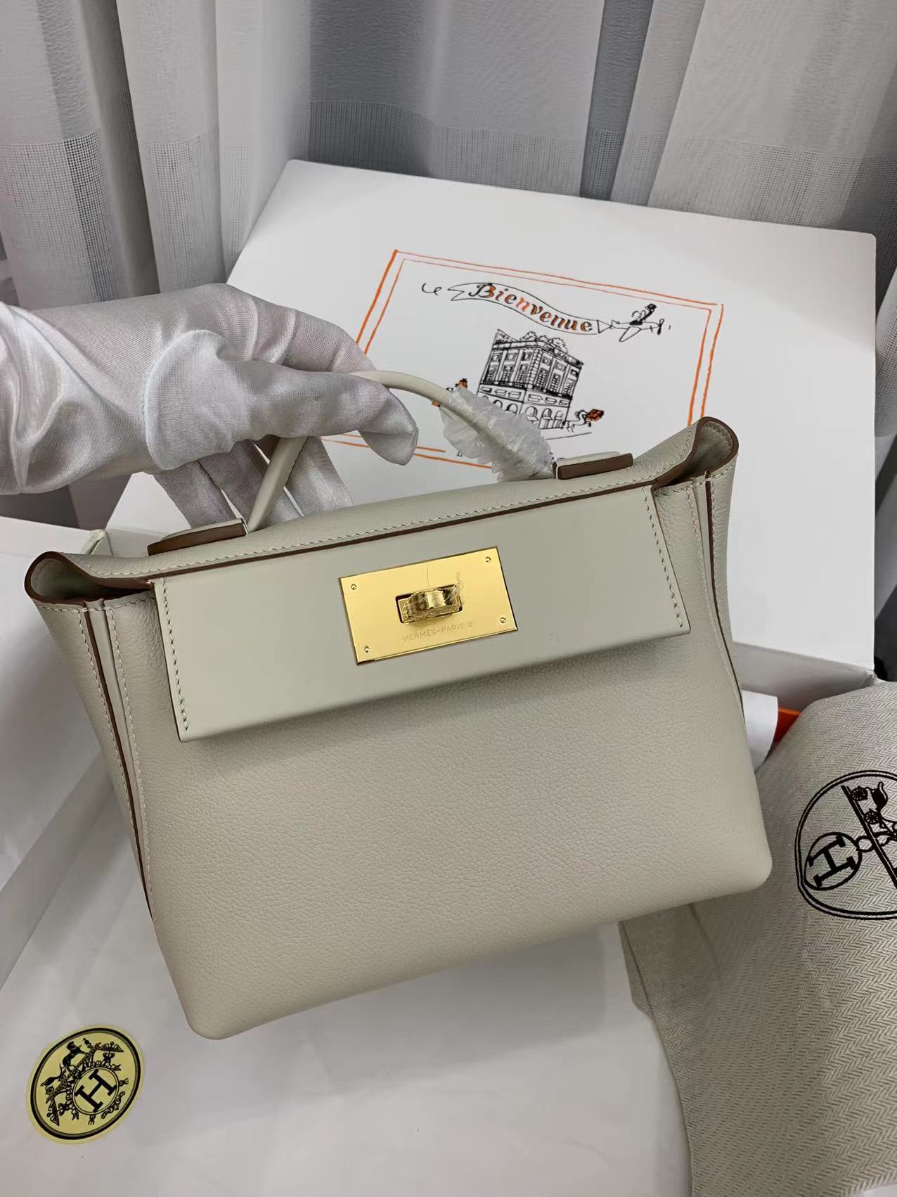 Hermes Kelly Mini 2424 21cm Handbag in Cream White Clemence Leather 